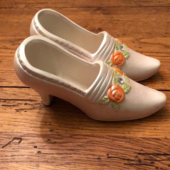 Pearled frame shoes - Picture 3 of 5